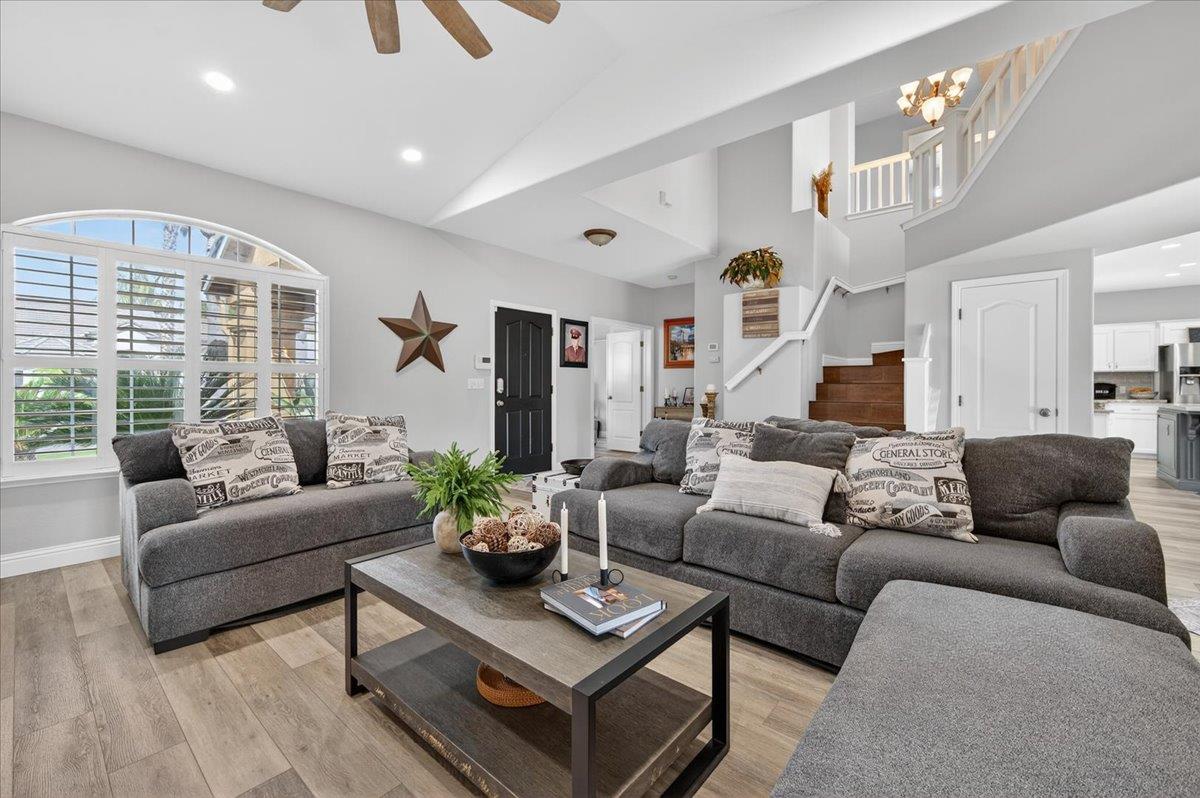 2885 E Ryan Ln, Fresno, CA 93720