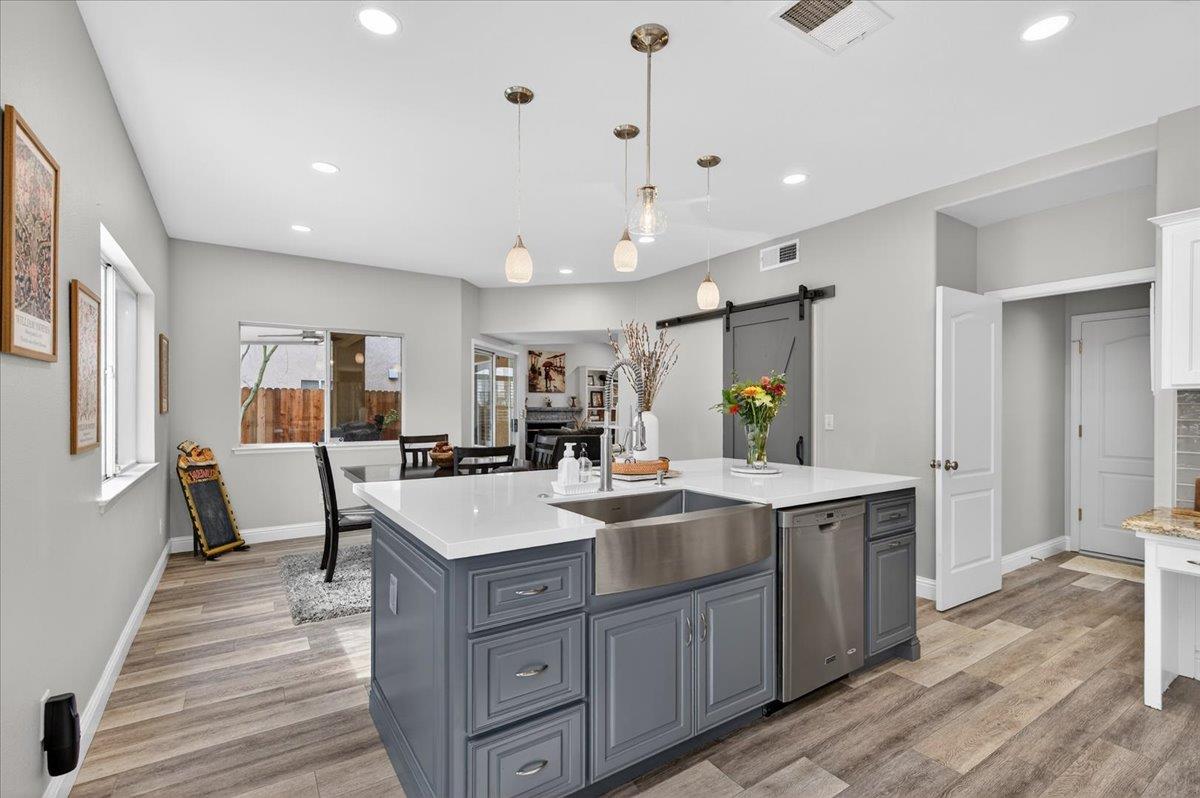 2885 E Ryan Ln, Fresno, CA 93720