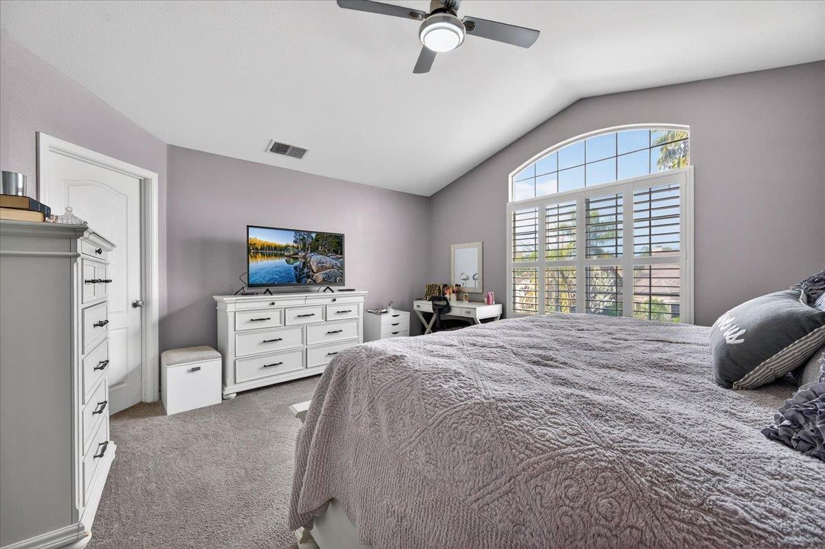 2885 E Ryan Ln, Fresno, CA 93720