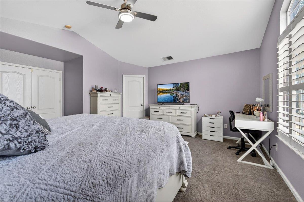 2885 E Ryan Ln, Fresno, CA 93720