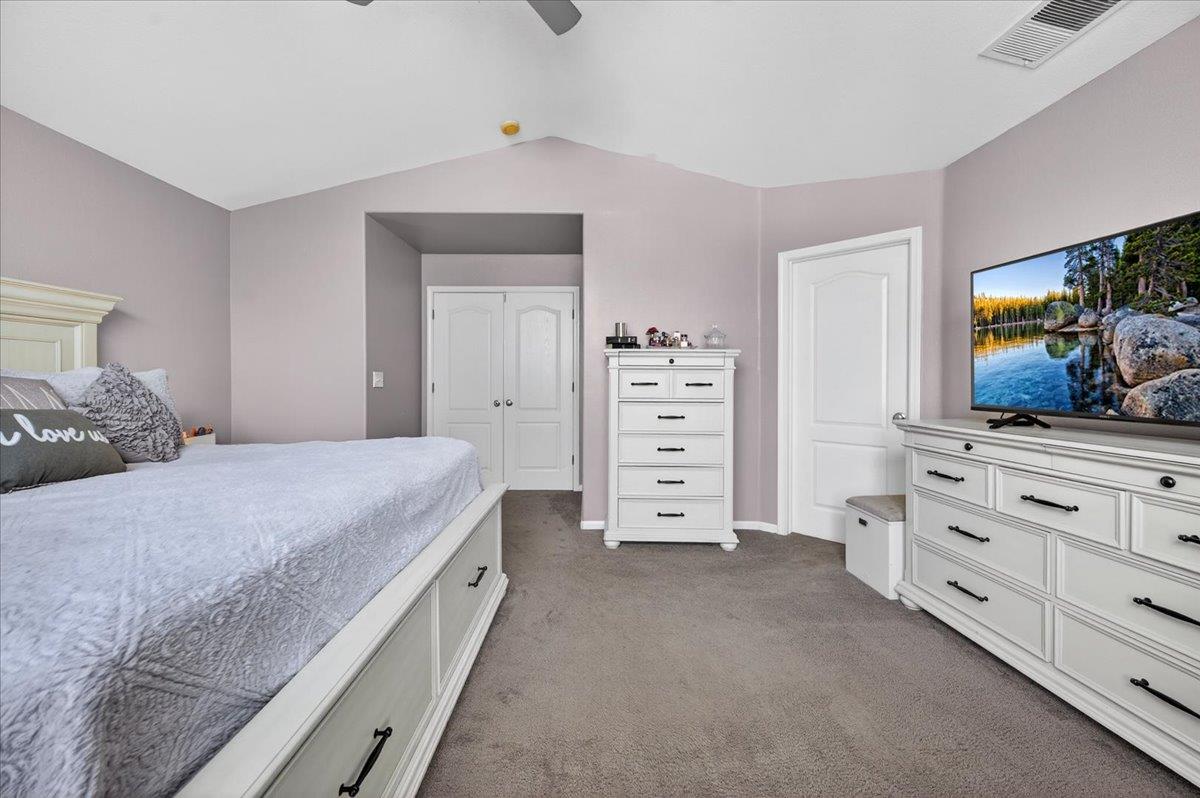 2885 E Ryan Ln, Fresno, CA 93720