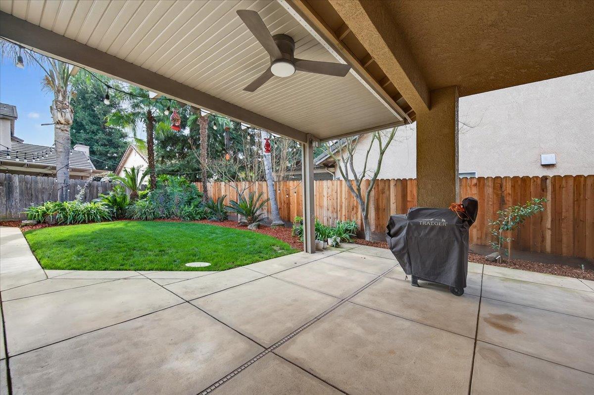 2885 E Ryan Ln, Fresno, CA 93720