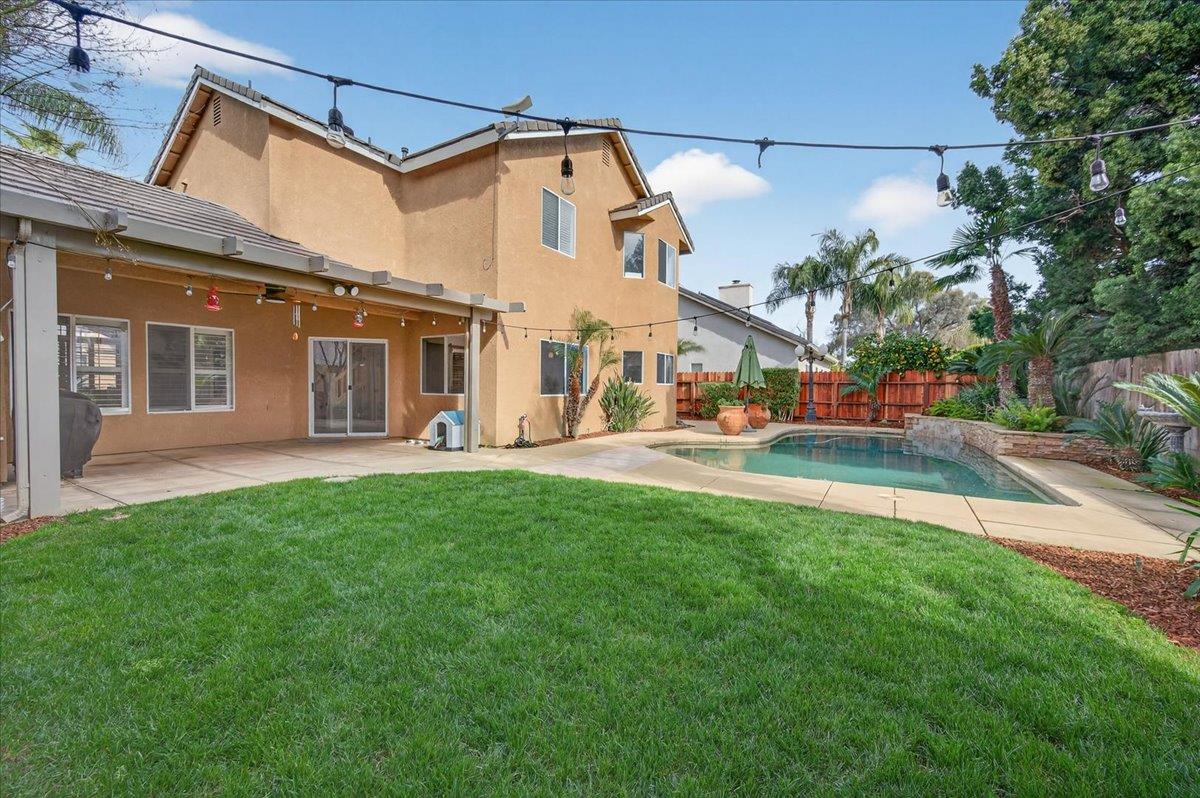 2885 E Ryan Ln, Fresno, CA 93720