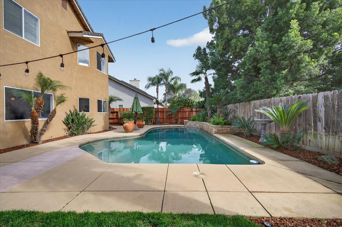 2885 E Ryan Ln, Fresno, CA 93720