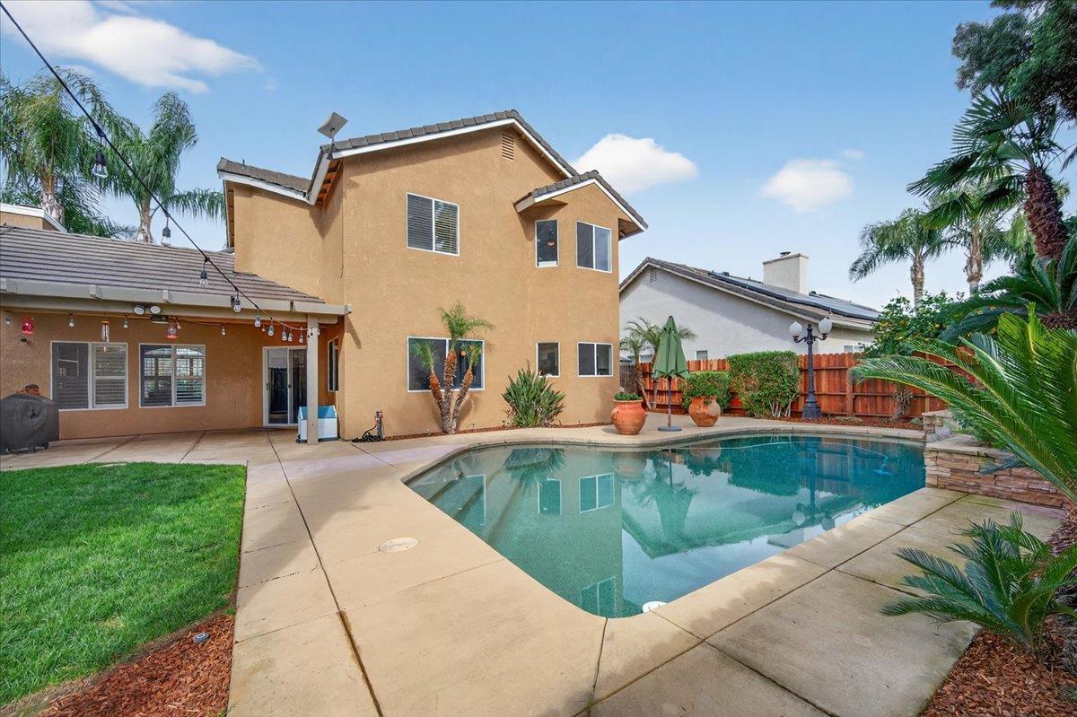 2885 E Ryan Ln, Fresno, CA 93720