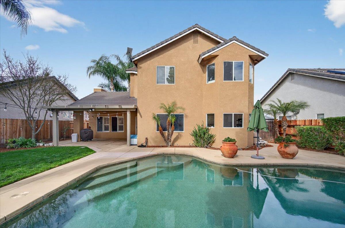 2885 E Ryan Ln, Fresno, CA 93720