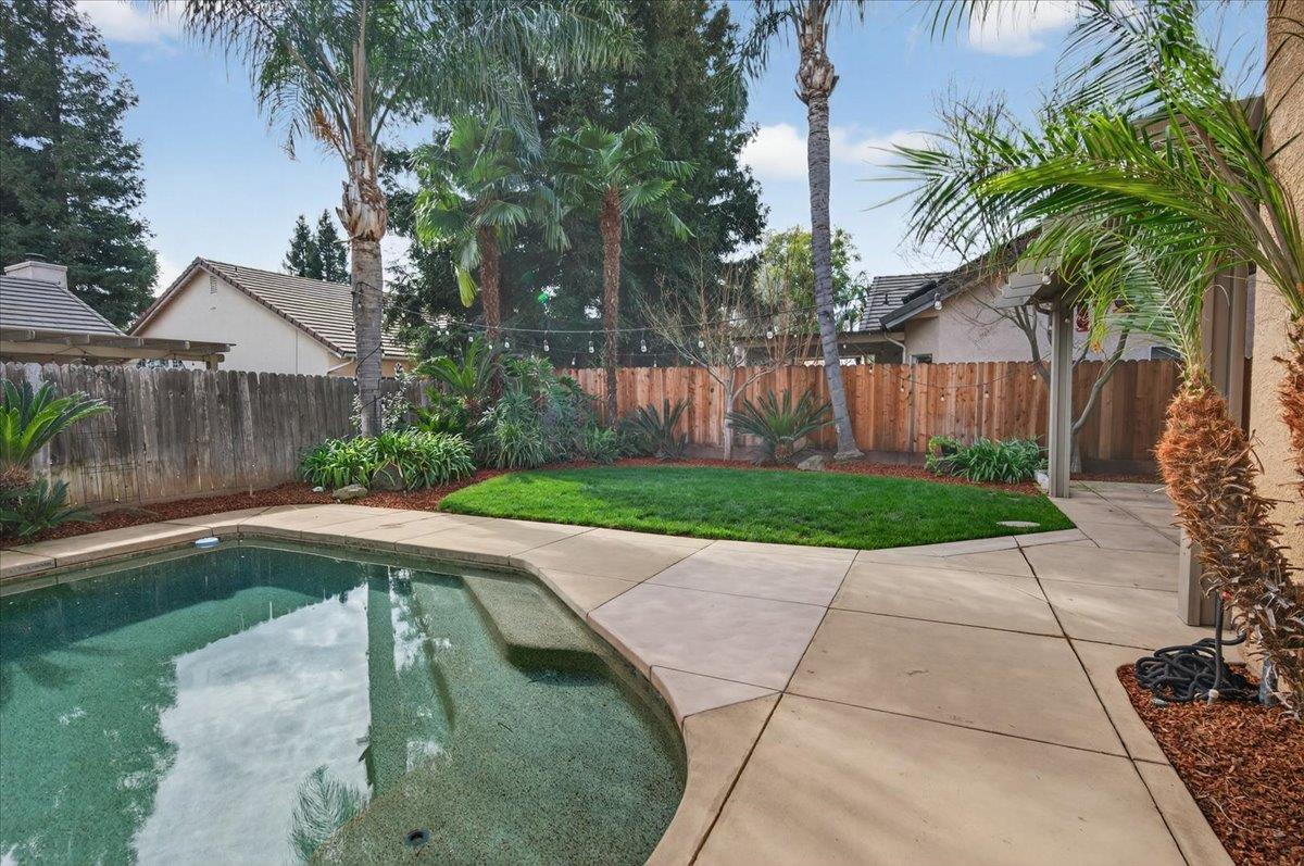2885 E Ryan Ln, Fresno, CA 93720
