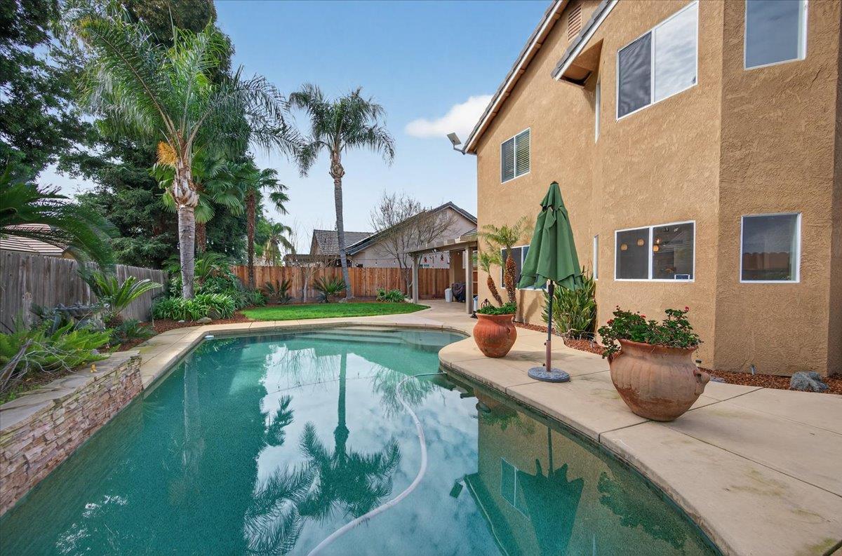 2885 E Ryan Ln, Fresno, CA 93720