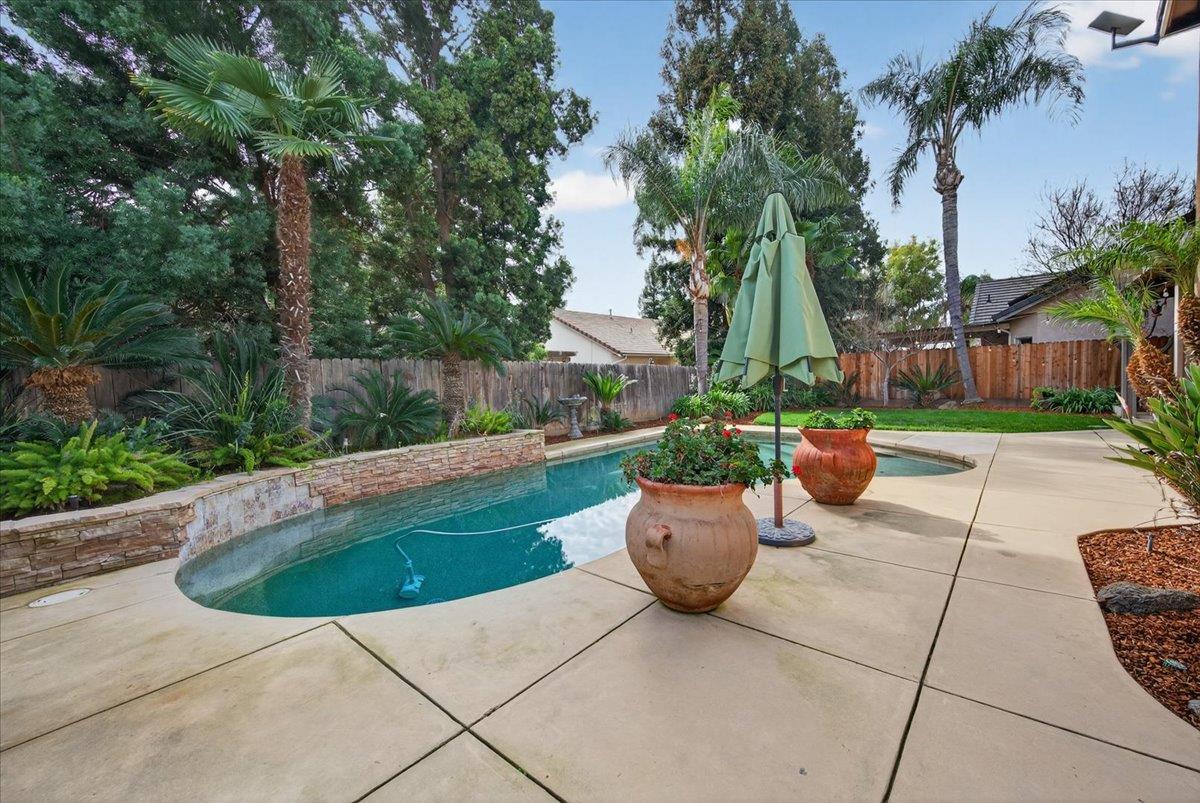 2885 E Ryan Ln, Fresno, CA 93720