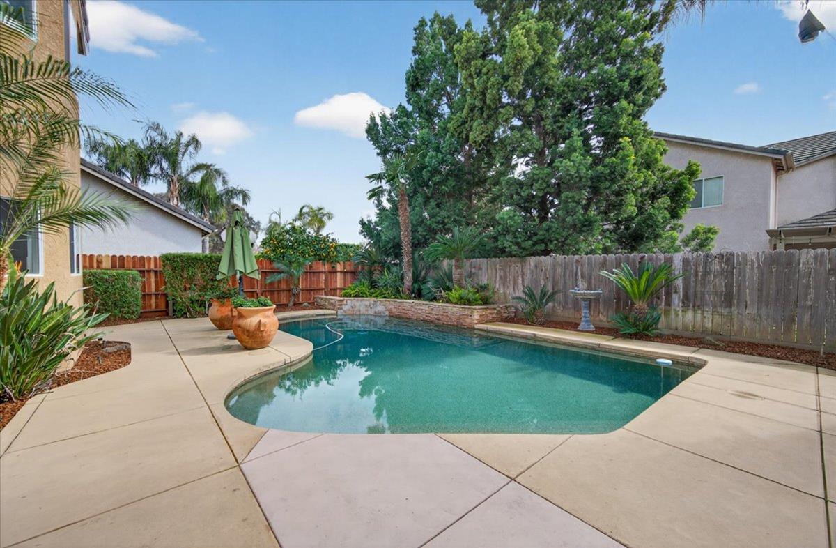 2885 E Ryan Ln, Fresno, CA 93720