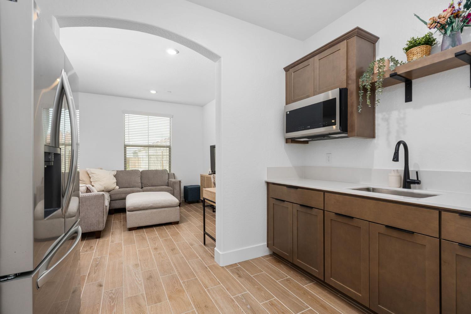 1098 Granite Dr W, Madera, CA 93636