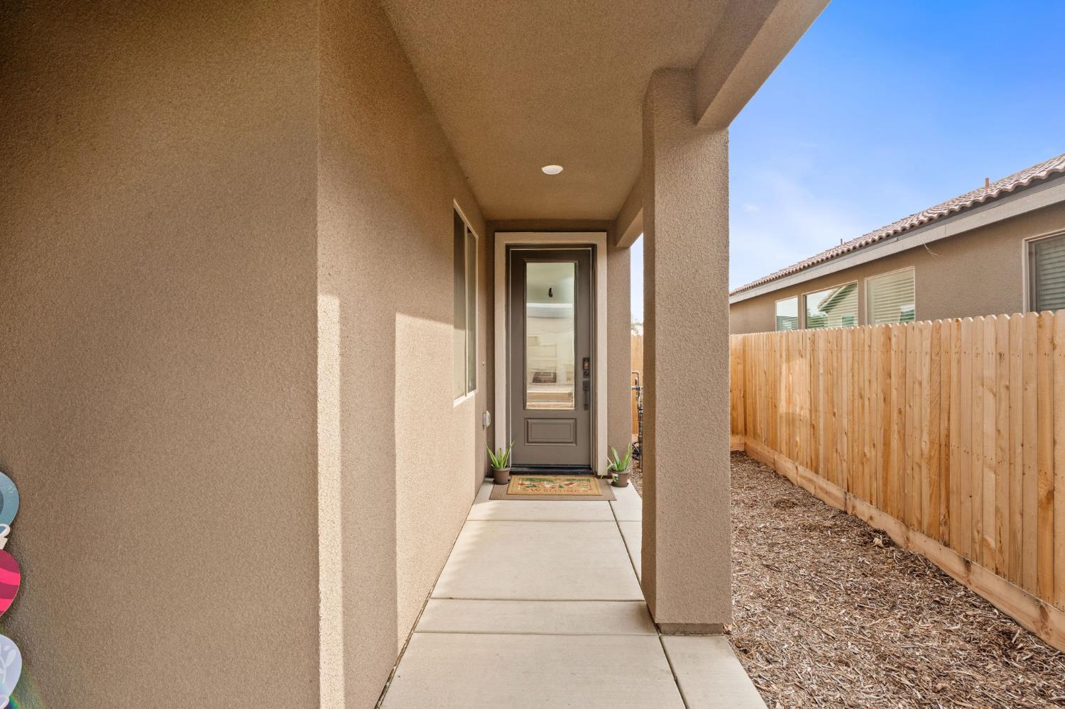 1098 Granite Dr W, Madera, CA 93636