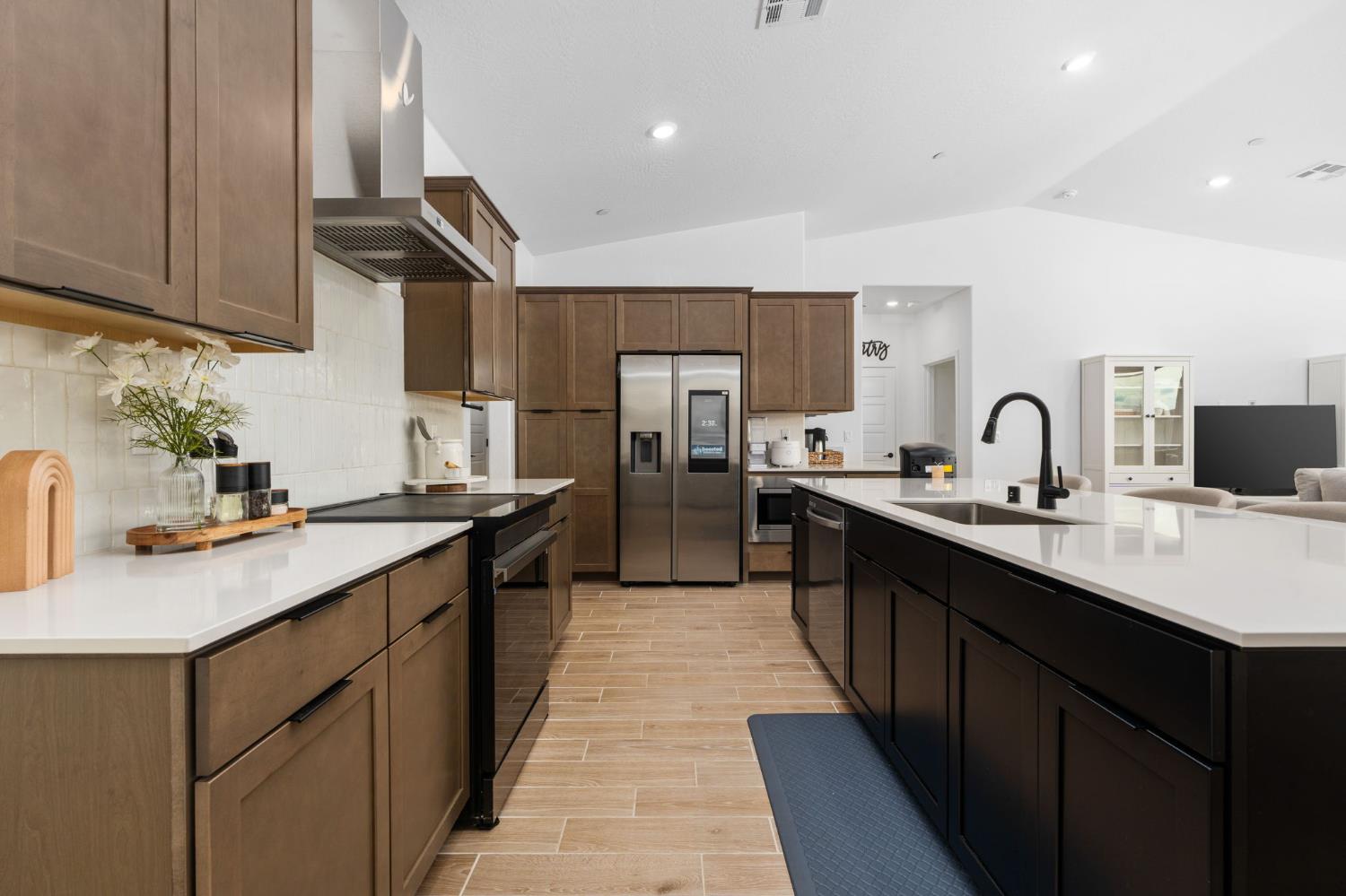 1098 Granite Dr W, Madera, CA 93636