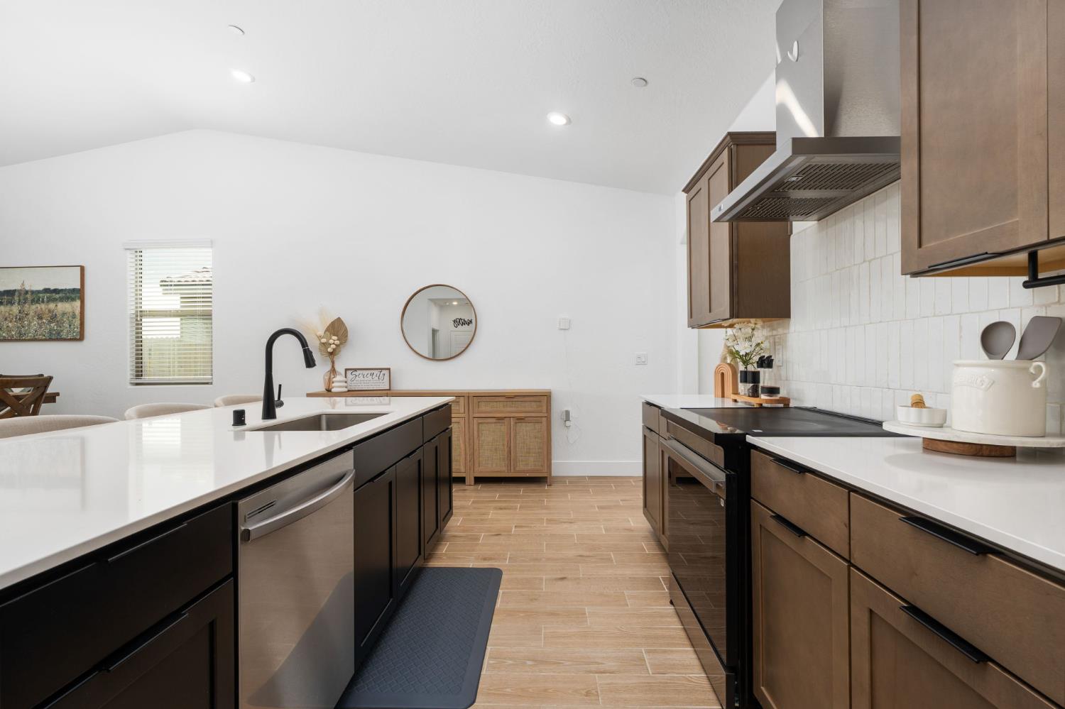 1098 Granite Dr W, Madera, CA 93636