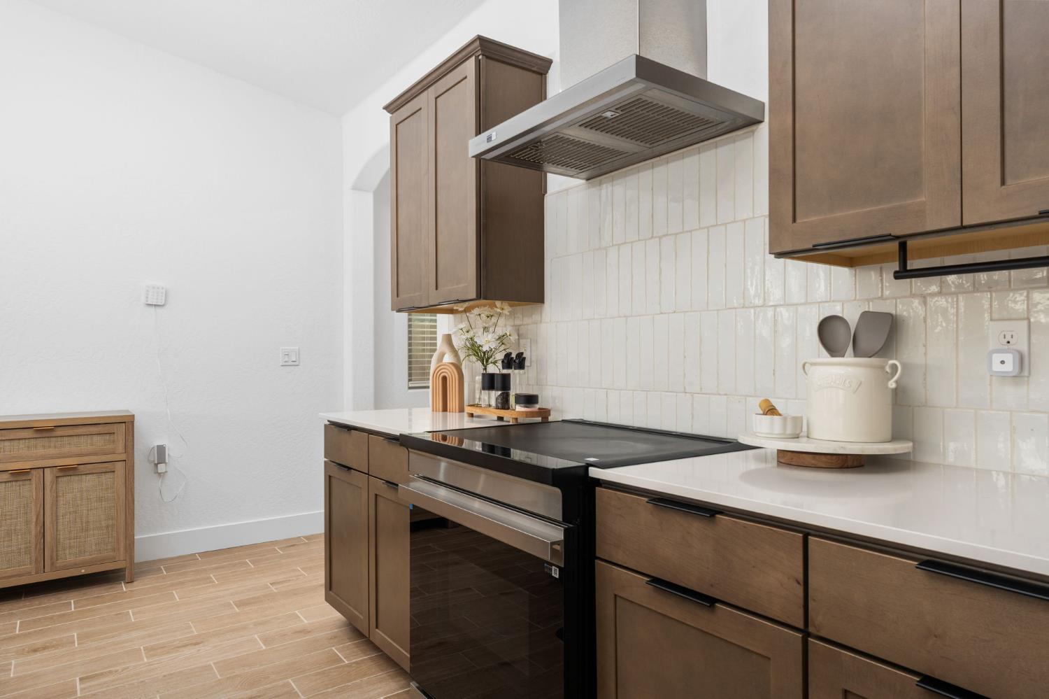 1098 Granite Dr W, Madera, CA 93636