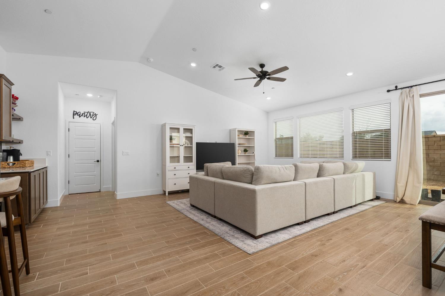 1098 Granite Dr W, Madera, CA 93636