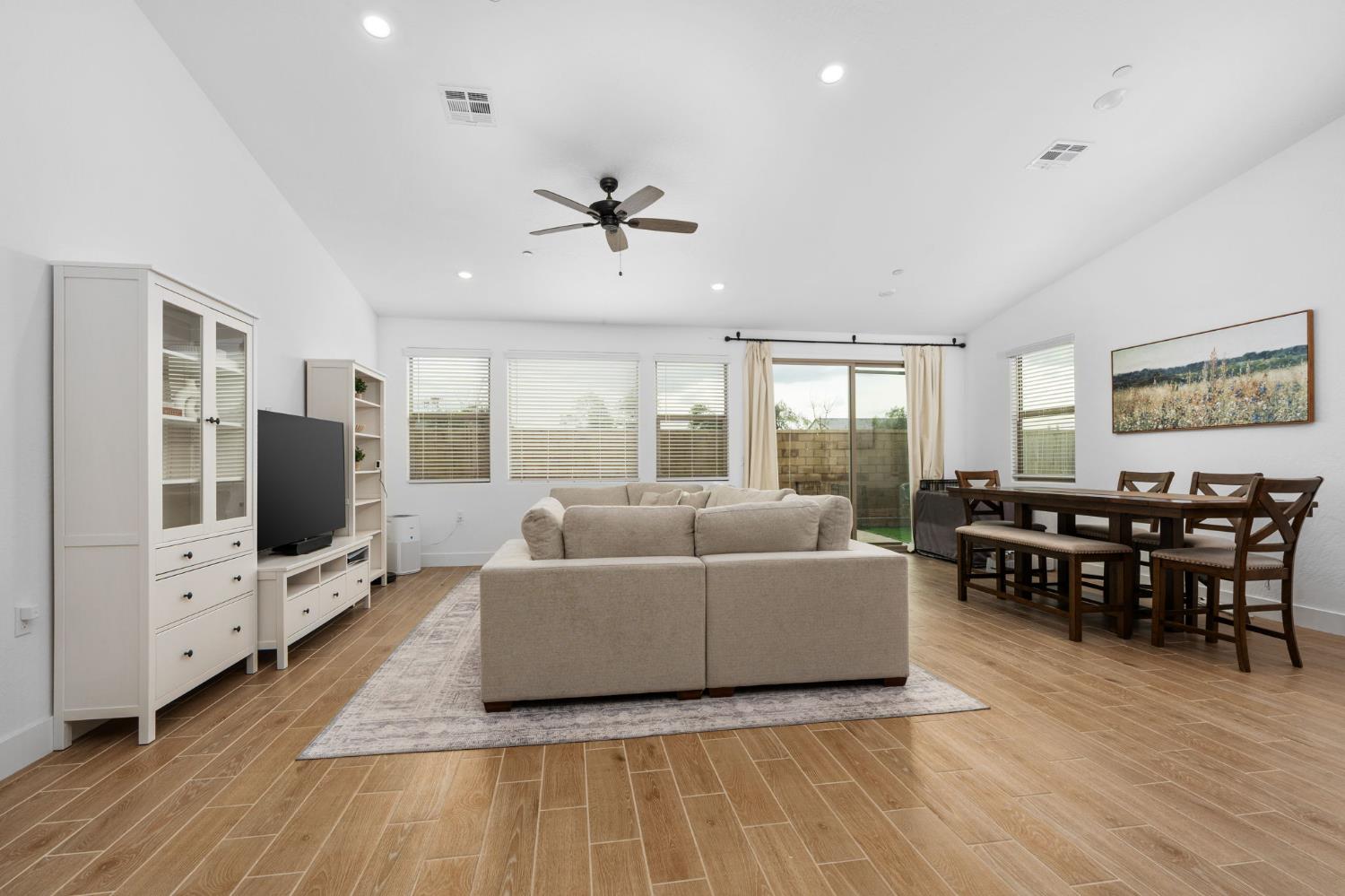 1098 Granite Dr W, Madera, CA 93636