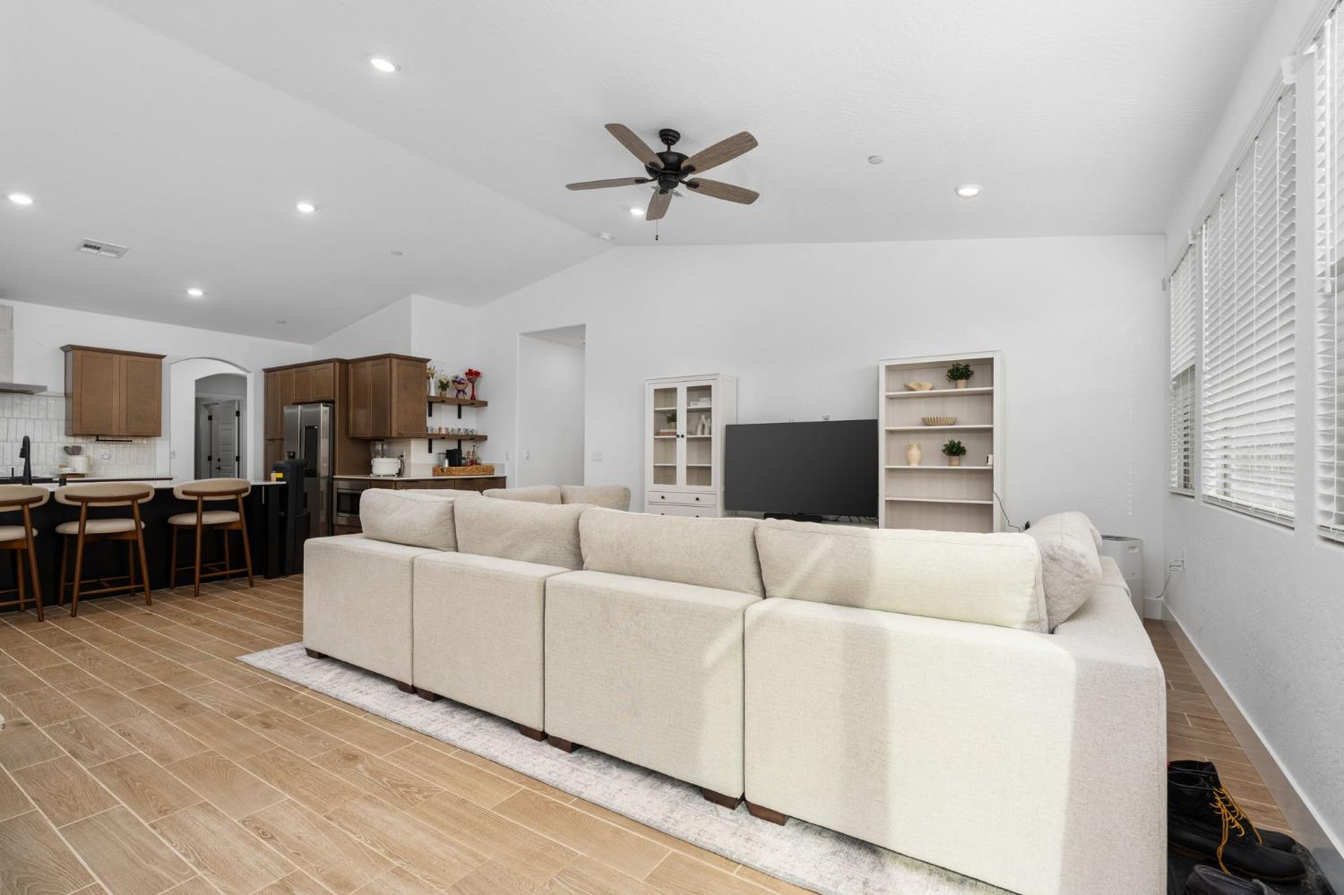 1098 Granite Dr W, Madera, CA 93636