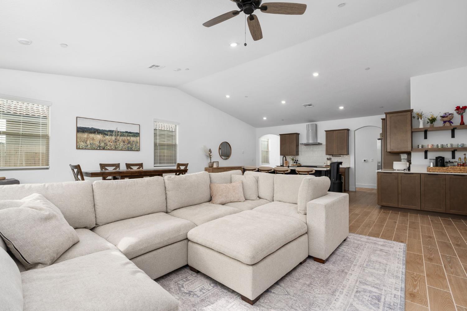 1098 Granite Dr W, Madera, CA 93636