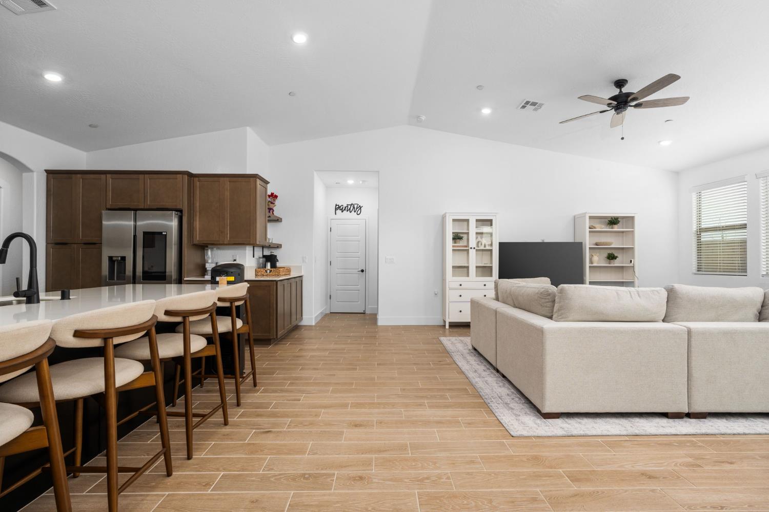 1098 Granite Dr W, Madera, CA 93636