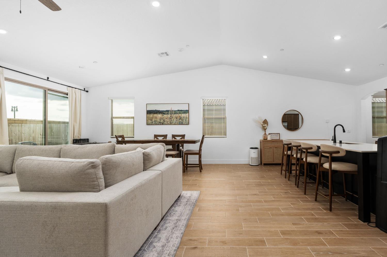 1098 Granite Dr W, Madera, CA 93636