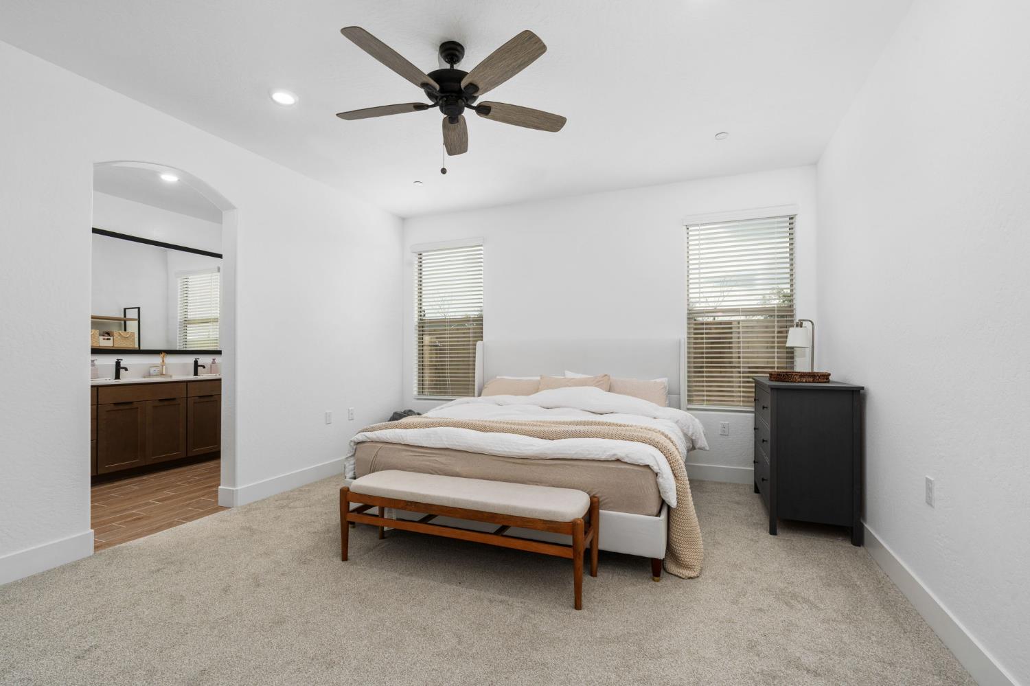 1098 Granite Dr W, Madera, CA 93636