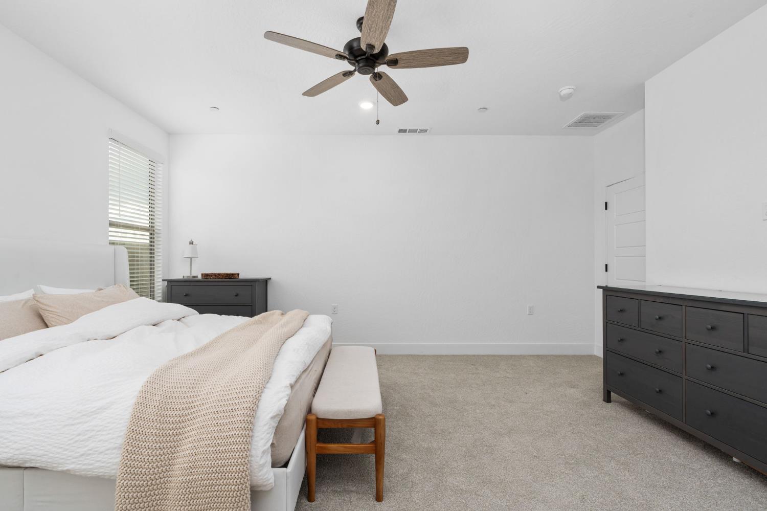 1098 Granite Dr W, Madera, CA 93636