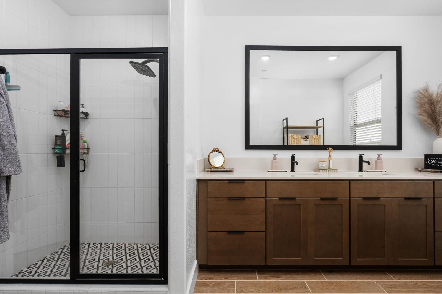 1098 Granite Dr W, Madera, CA 93636