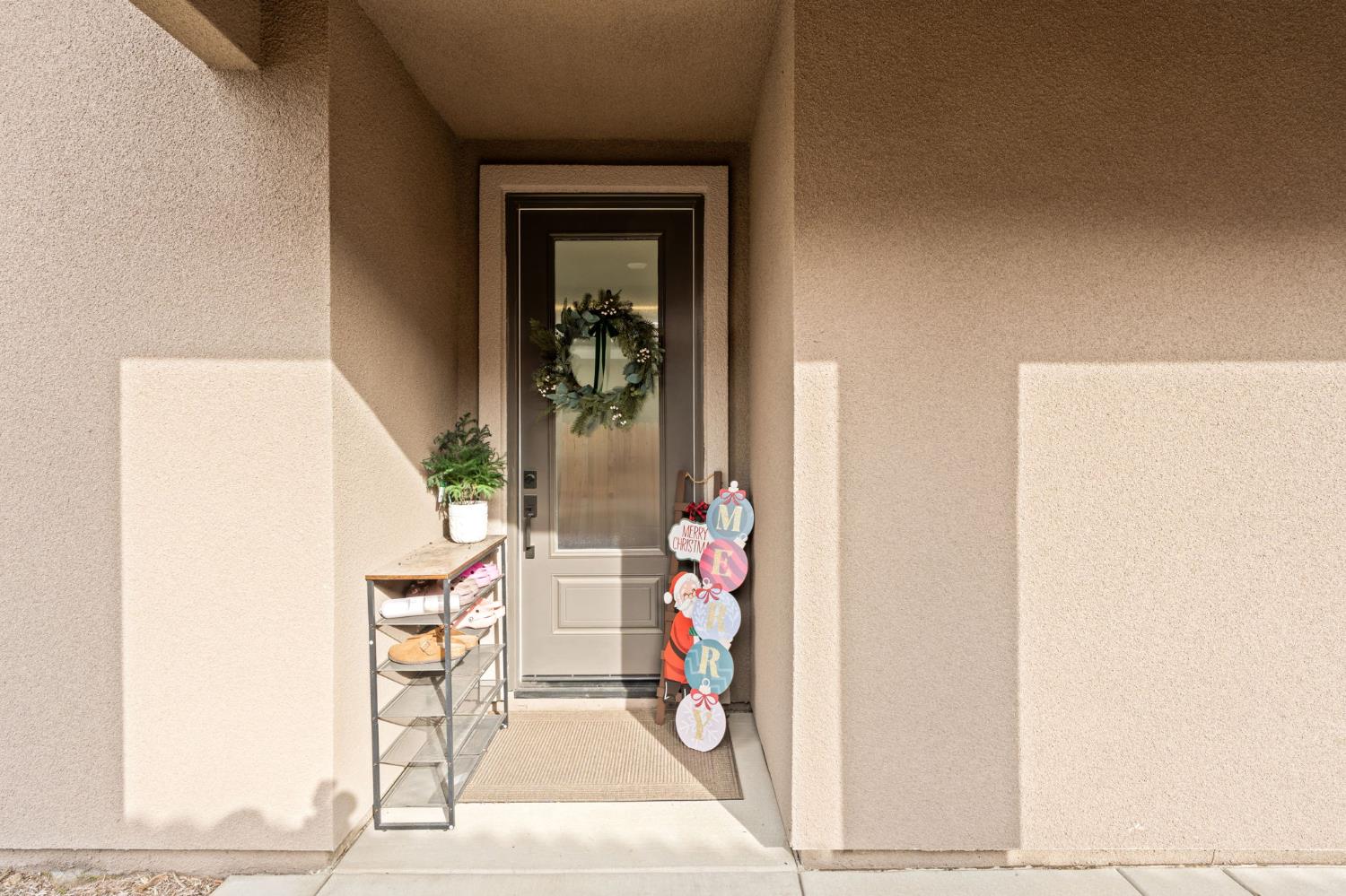 1098 Granite Dr W, Madera, CA 93636