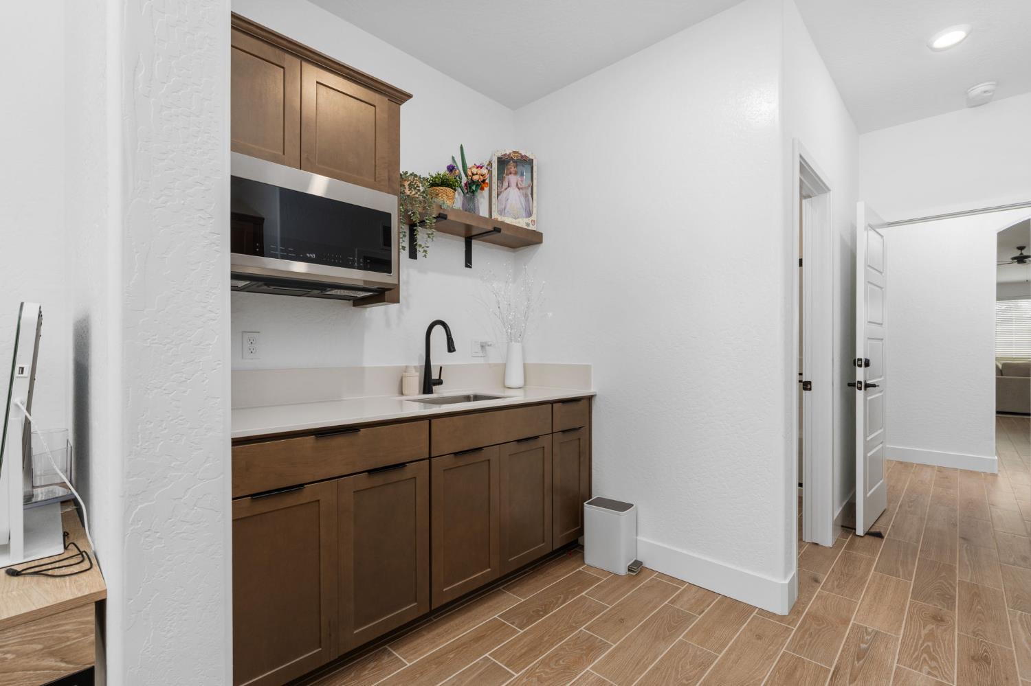 1098 Granite Dr W, Madera, CA 93636