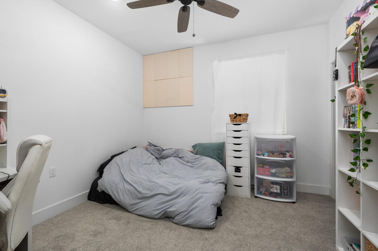 1098 Granite Dr W, Madera, CA 93636