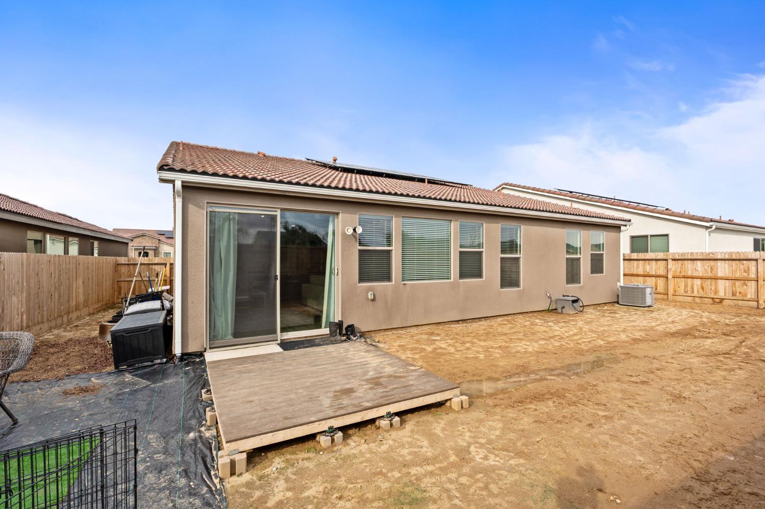 1098 Granite Dr W, Madera, CA 93636