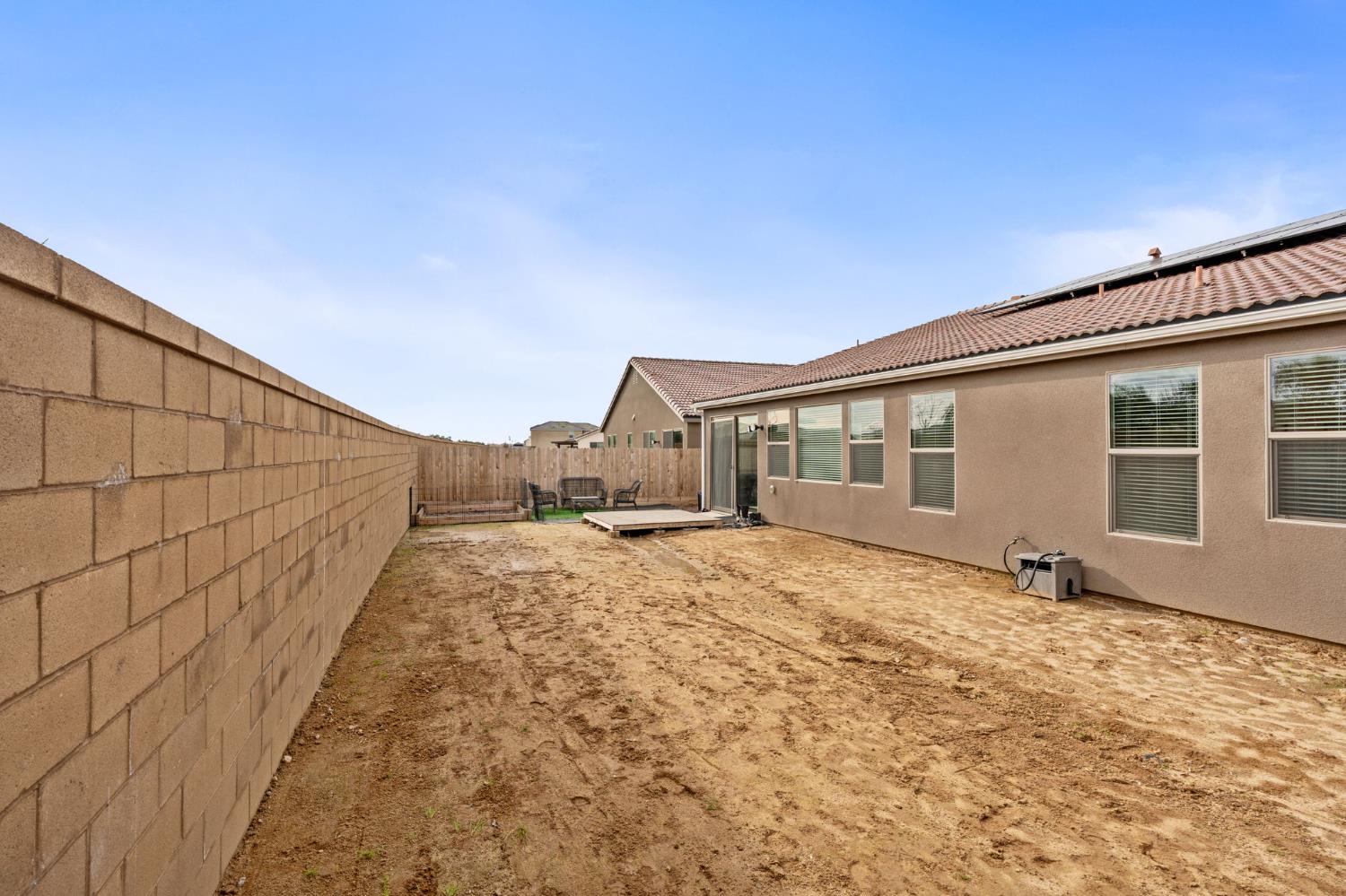 1098 Granite Dr W, Madera, CA 93636