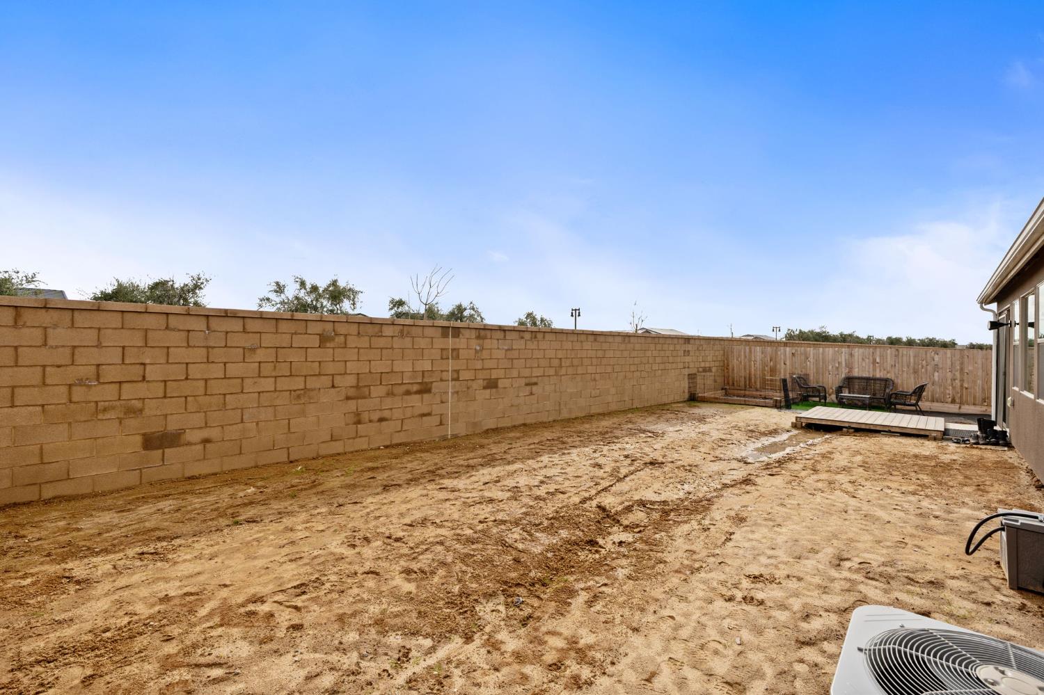 1098 Granite Dr W, Madera, CA 93636