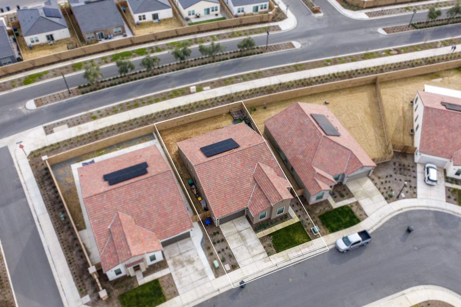 1098 Granite Dr W, Madera, CA 93636