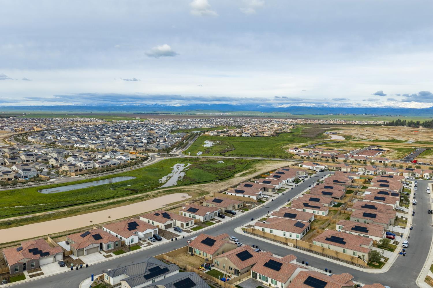 1098 Granite Dr W, Madera, CA 93636