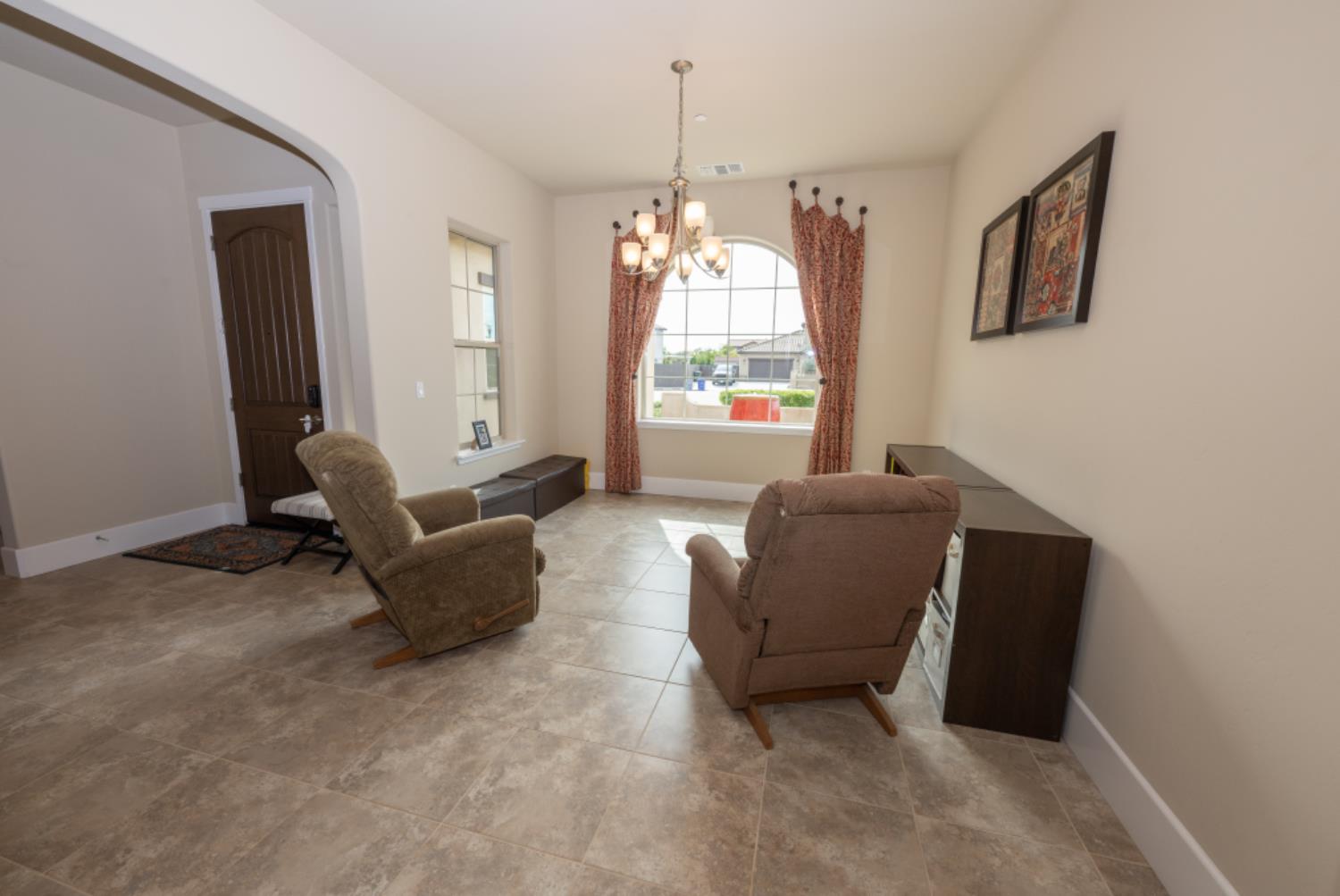 3205 Lexington Ave, Clovis, CA 93619