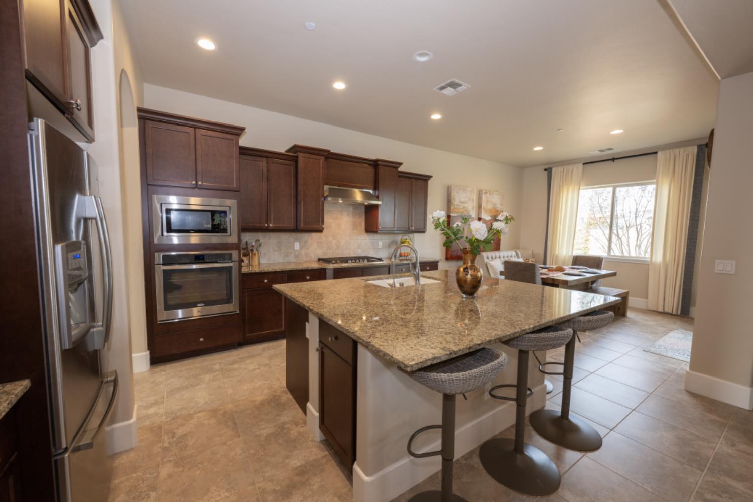 3205 Lexington Ave, Clovis, CA 93619