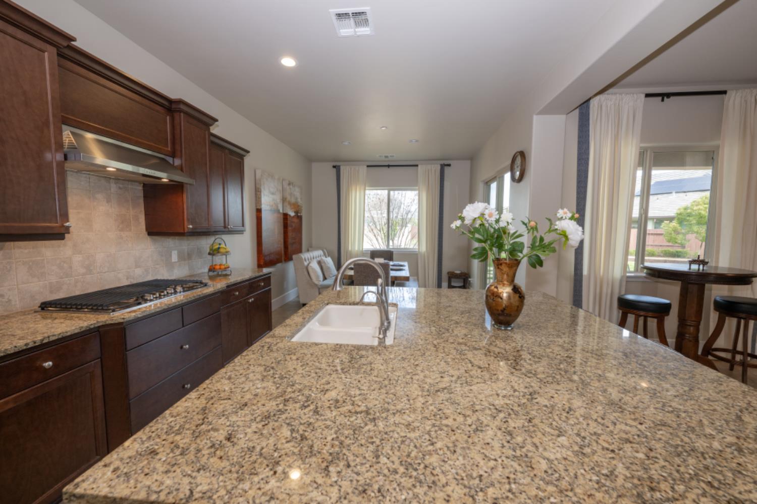 3205 Lexington Ave, Clovis, CA 93619