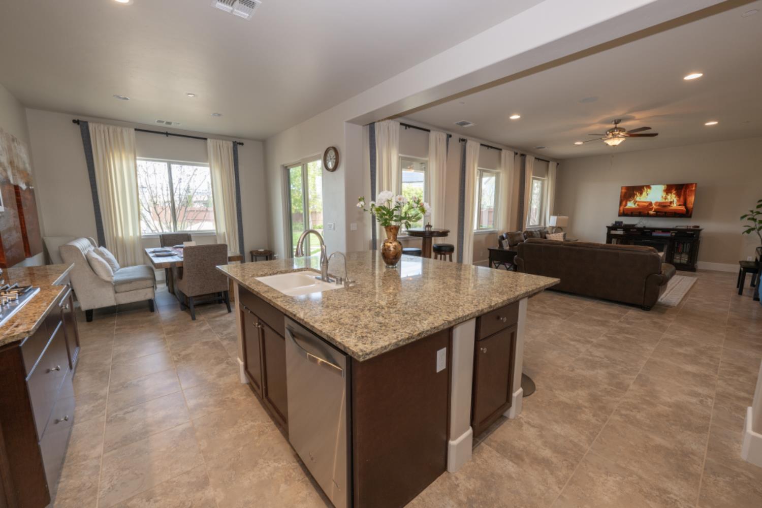 3205 Lexington Ave, Clovis, CA 93619