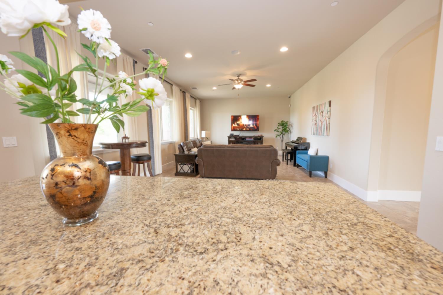 3205 Lexington Ave, Clovis, CA 93619