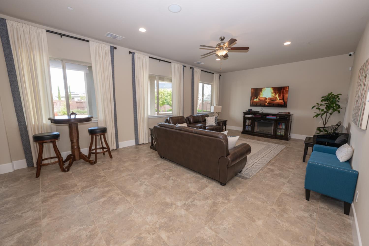 3205 Lexington Ave, Clovis, CA 93619