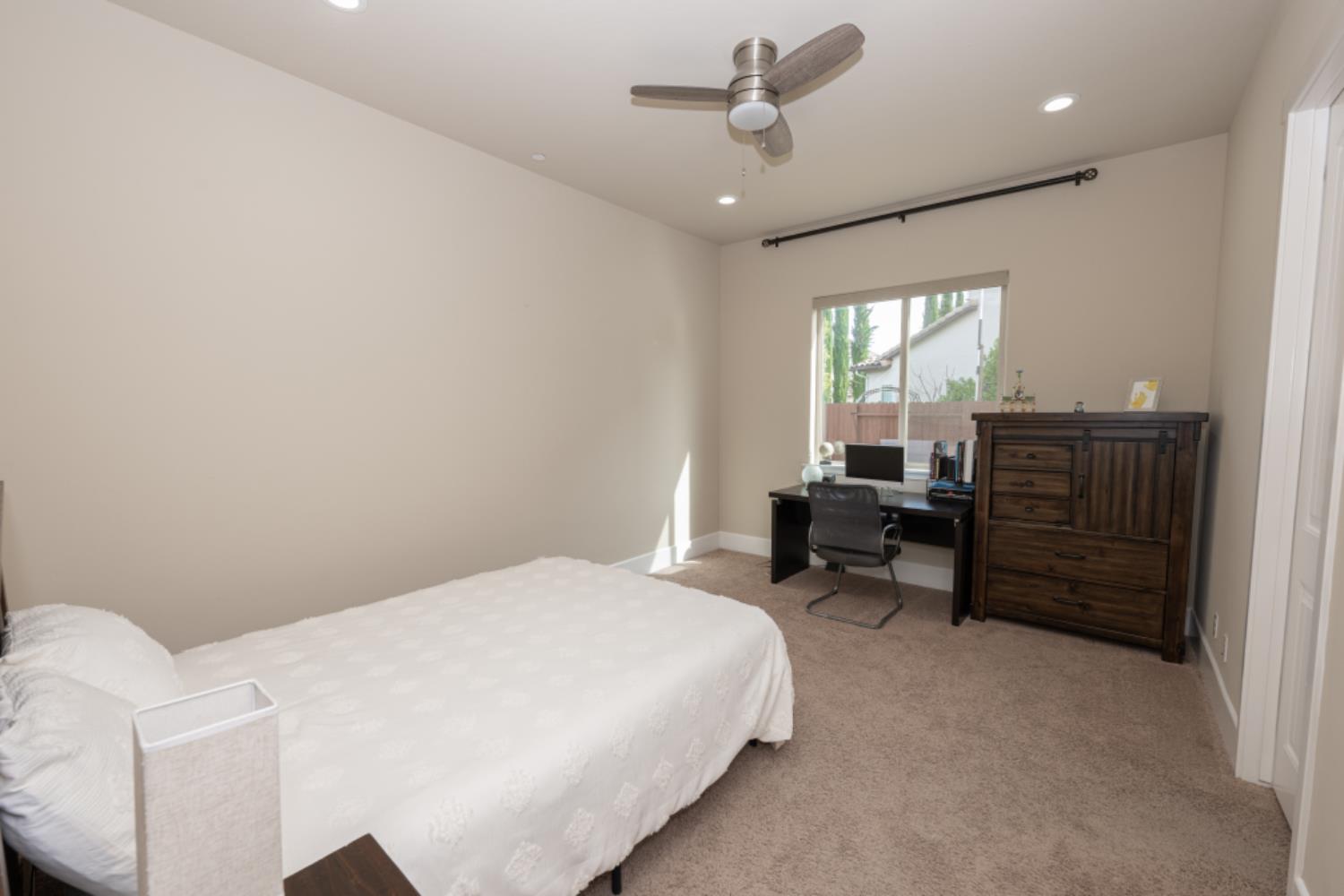 3205 Lexington Ave, Clovis, CA 93619