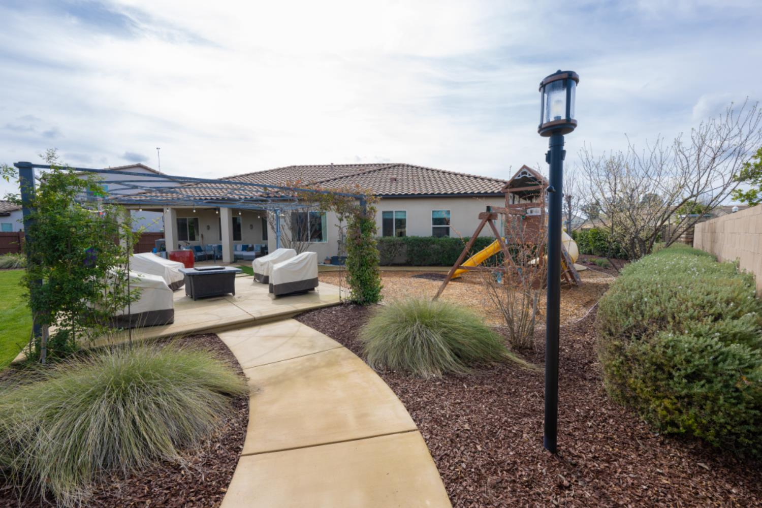 3205 Lexington Ave, Clovis, CA 93619