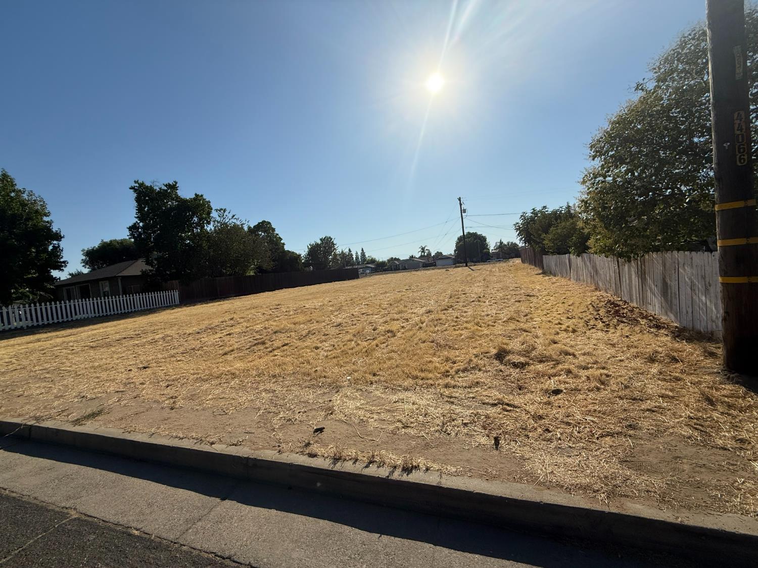 800 Whitney, Dinuba, CA 93618