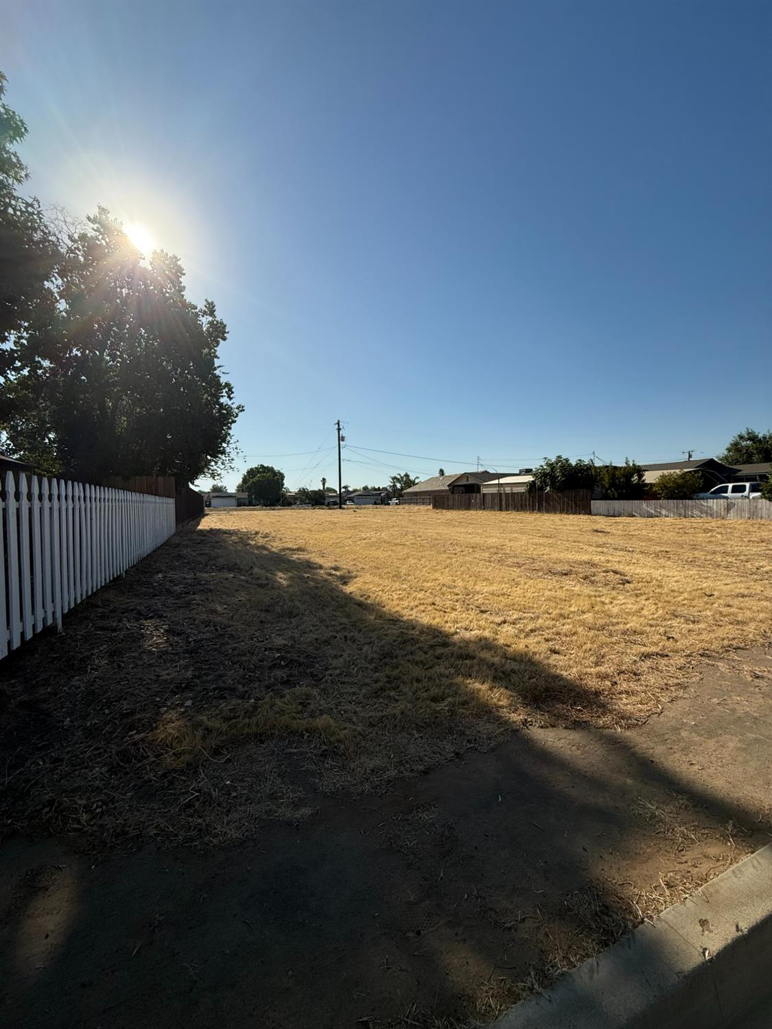 800 Whitney, Dinuba, CA 93618