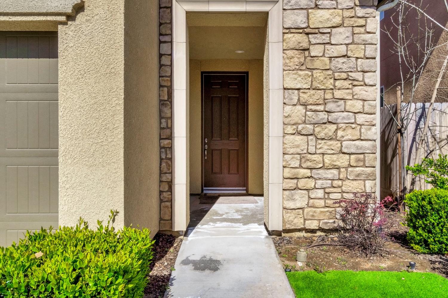 5468 W Santa Barbara Dr, Fresno, CA 93722