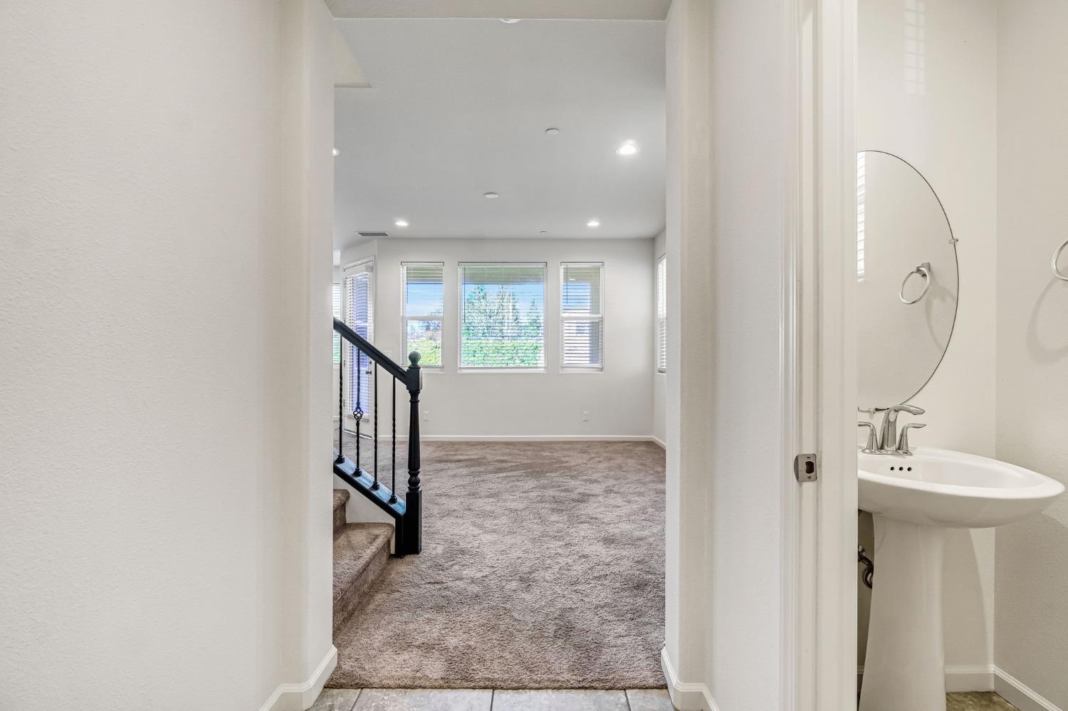 5468 W Santa Barbara Dr, Fresno, CA 93722