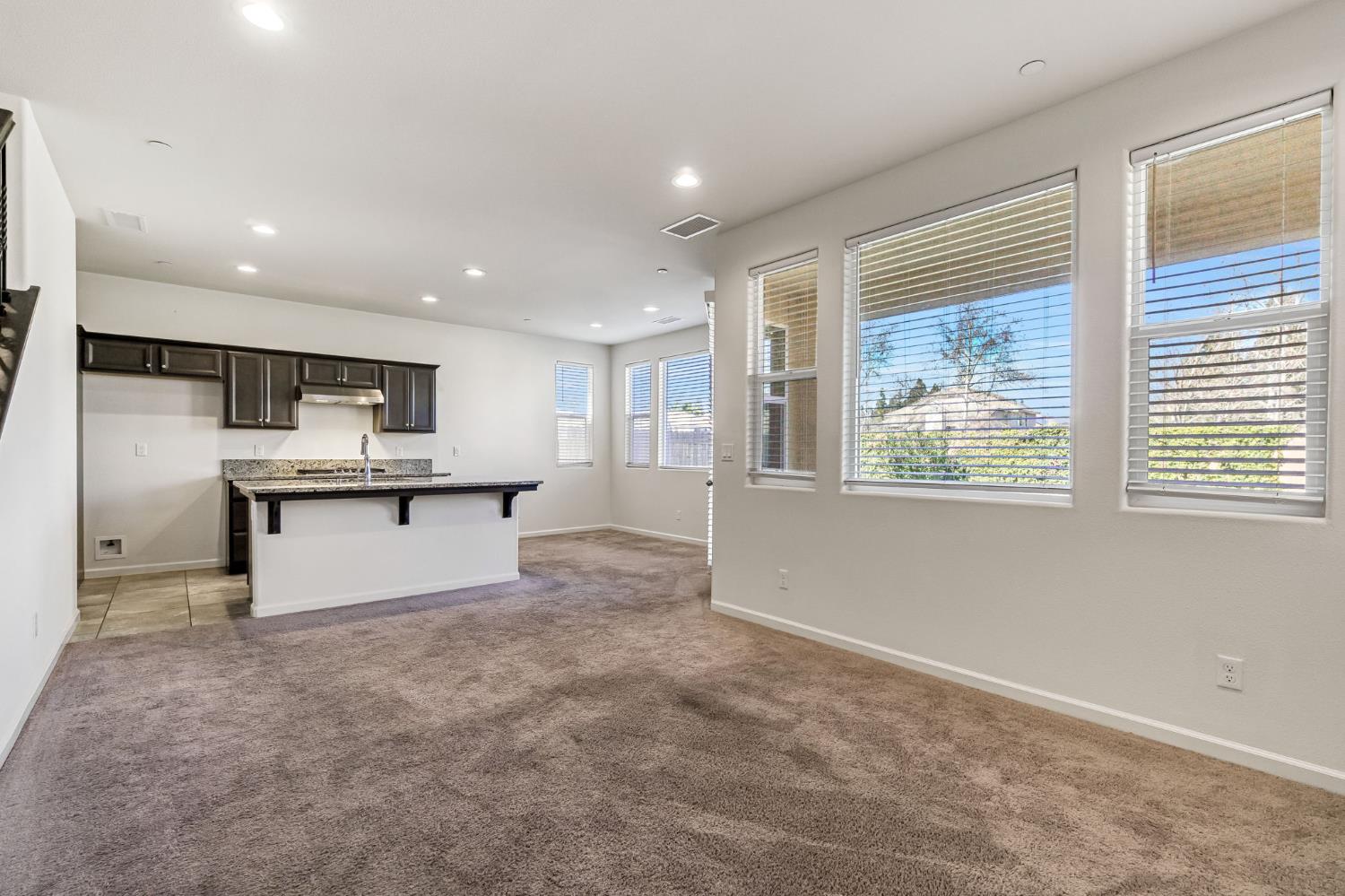 5468 W Santa Barbara Dr, Fresno, CA 93722