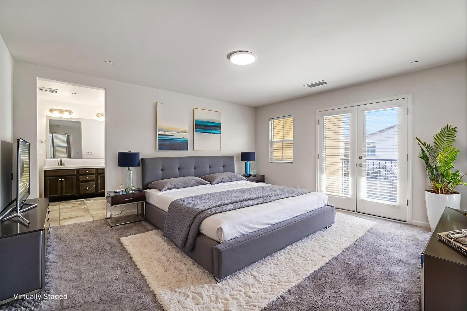 5468 W Santa Barbara Dr, Fresno, CA 93722